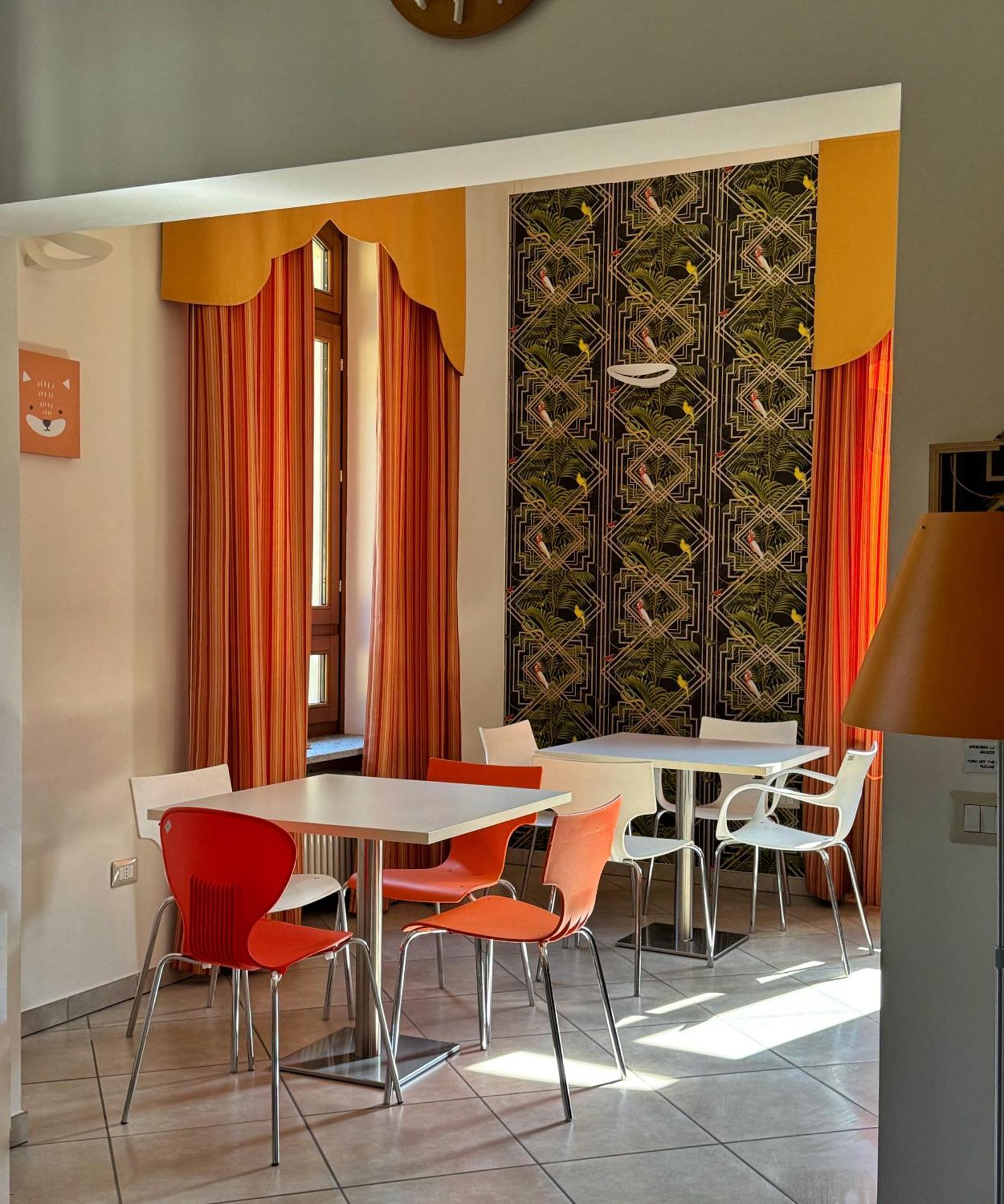 Auberge De La Gare - Dortoir & Ostello Hone Exteriér fotografie